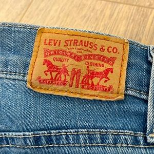 Levi’s Jeans: Women’s Shaping Straight 314